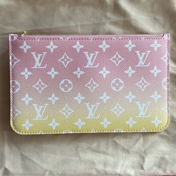 🔅❕TRADED❕🔅Louis Vuitton Neverfull Pouch By the Pool Light Pink & Yellow - Picture 2 of 9
